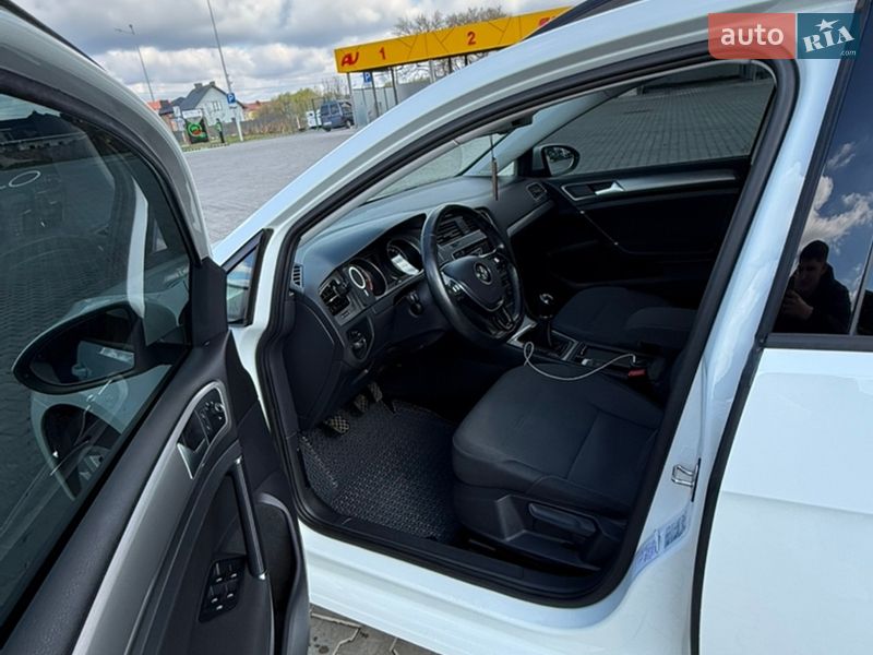 Универсал Volkswagen Golf 2014 в Луцке