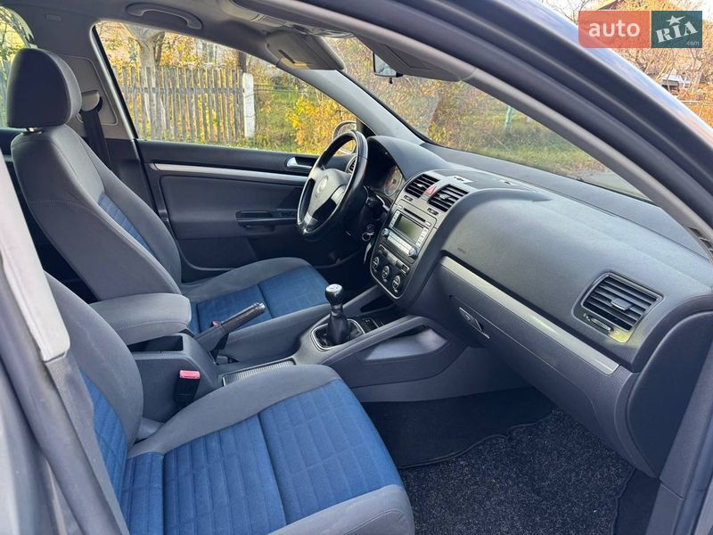 Хэтчбек Volkswagen Golf 2007 в Надворной