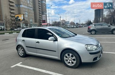 Хэтчбек Volkswagen Golf 2004 в Дергачах