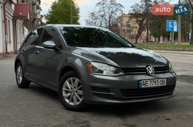 Хетчбек Volkswagen Golf 2017 в Дніпрі