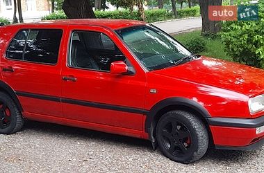 Хетчбек Volkswagen Golf 1993 в Кельменцях