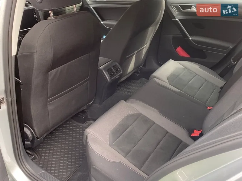 Volkswagen Golf 2019 VIN WVWZZZAUZKP541219 фото оголошення 24 з 63