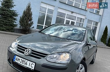 Хетчбек Volkswagen Golf 2004 в Житомирі