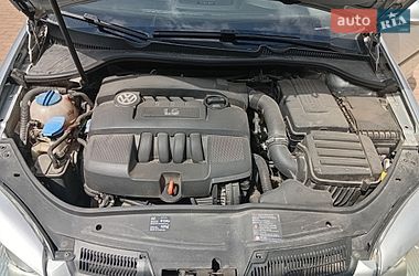 Хетчбек Volkswagen Golf 2006 в Рожнятові