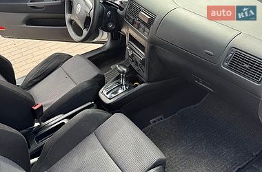 Хэтчбек Volkswagen Golf 2003 в Ковеле
