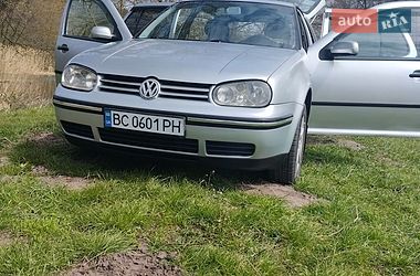 Хэтчбек Volkswagen Golf 2002 в Богуславе