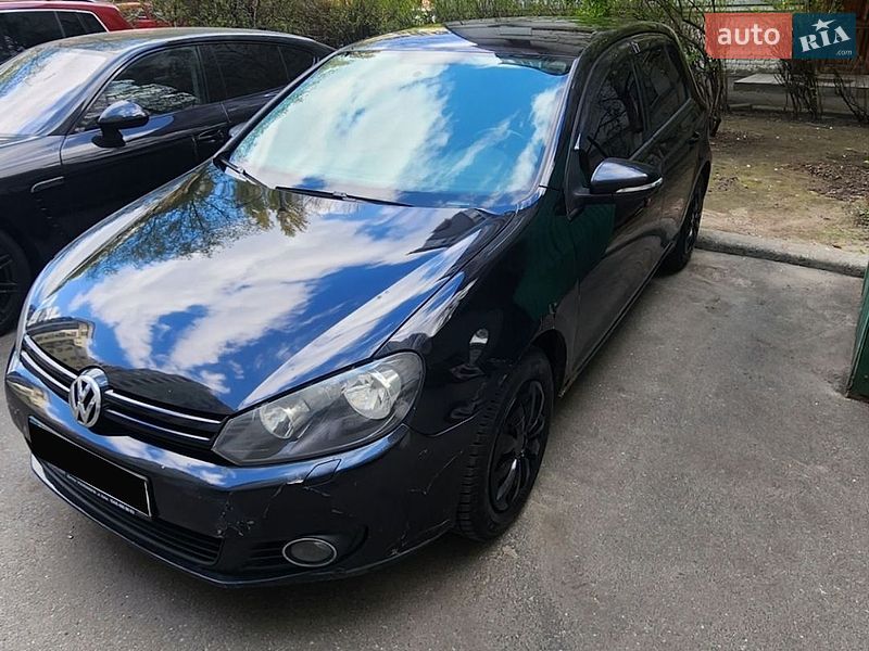 Хэтчбек Volkswagen Golf 2010 в Киеве