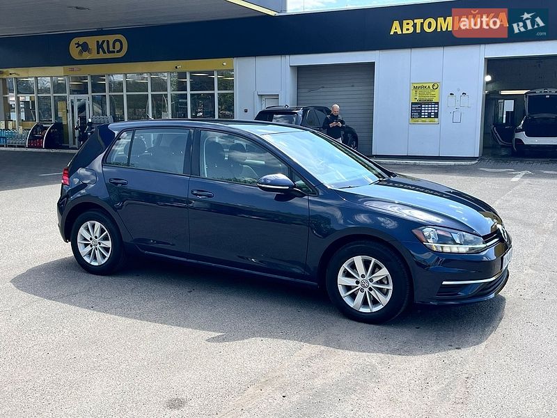 Хэтчбек Volkswagen Golf 2018 в Киеве