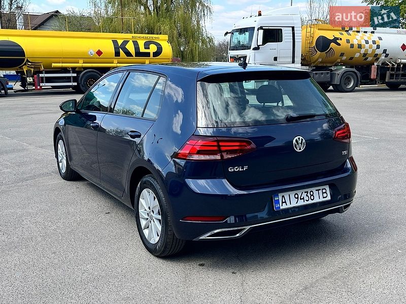 Хэтчбек Volkswagen Golf 2018 в Киеве