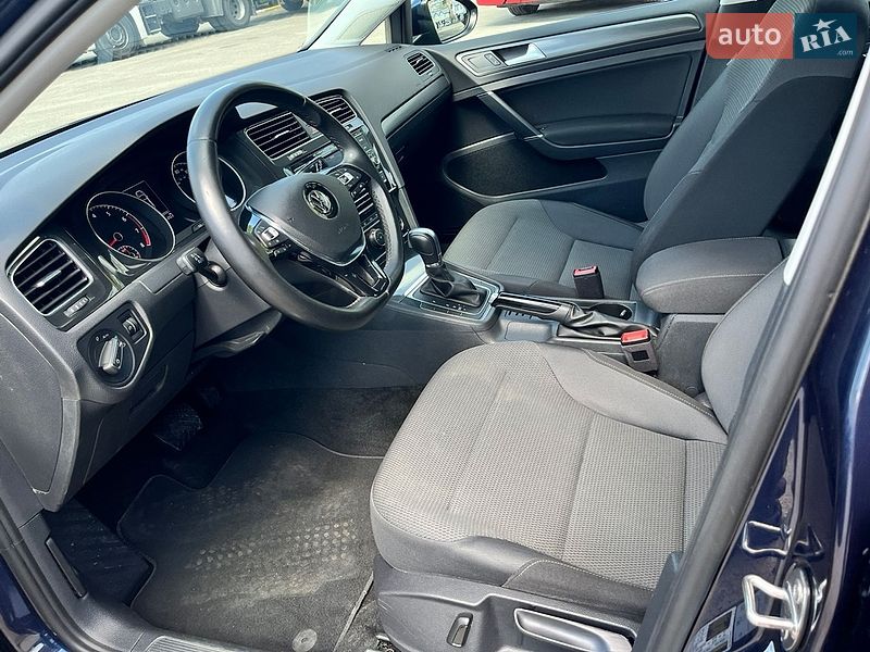 Хэтчбек Volkswagen Golf 2018 в Киеве