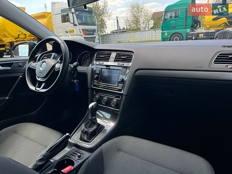 Хэтчбек Volkswagen Golf 2018 в Киеве