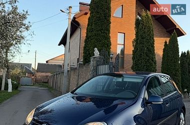 Хэтчбек Volkswagen Golf 2004 в Луцке