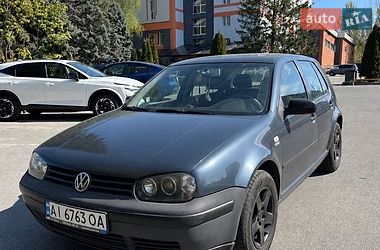 Хэтчбек Volkswagen Golf 2002 в Киеве