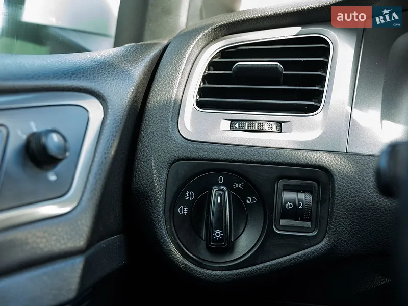 Volkswagen Golf 2013 VIN WVWZZZAUZEW108601 фото оголошення 24 з 85