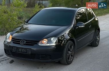 Хэтчбек Volkswagen Golf 2005 в Днепре