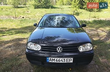 Хетчбек Volkswagen Golf 2001 в Коростишеві
