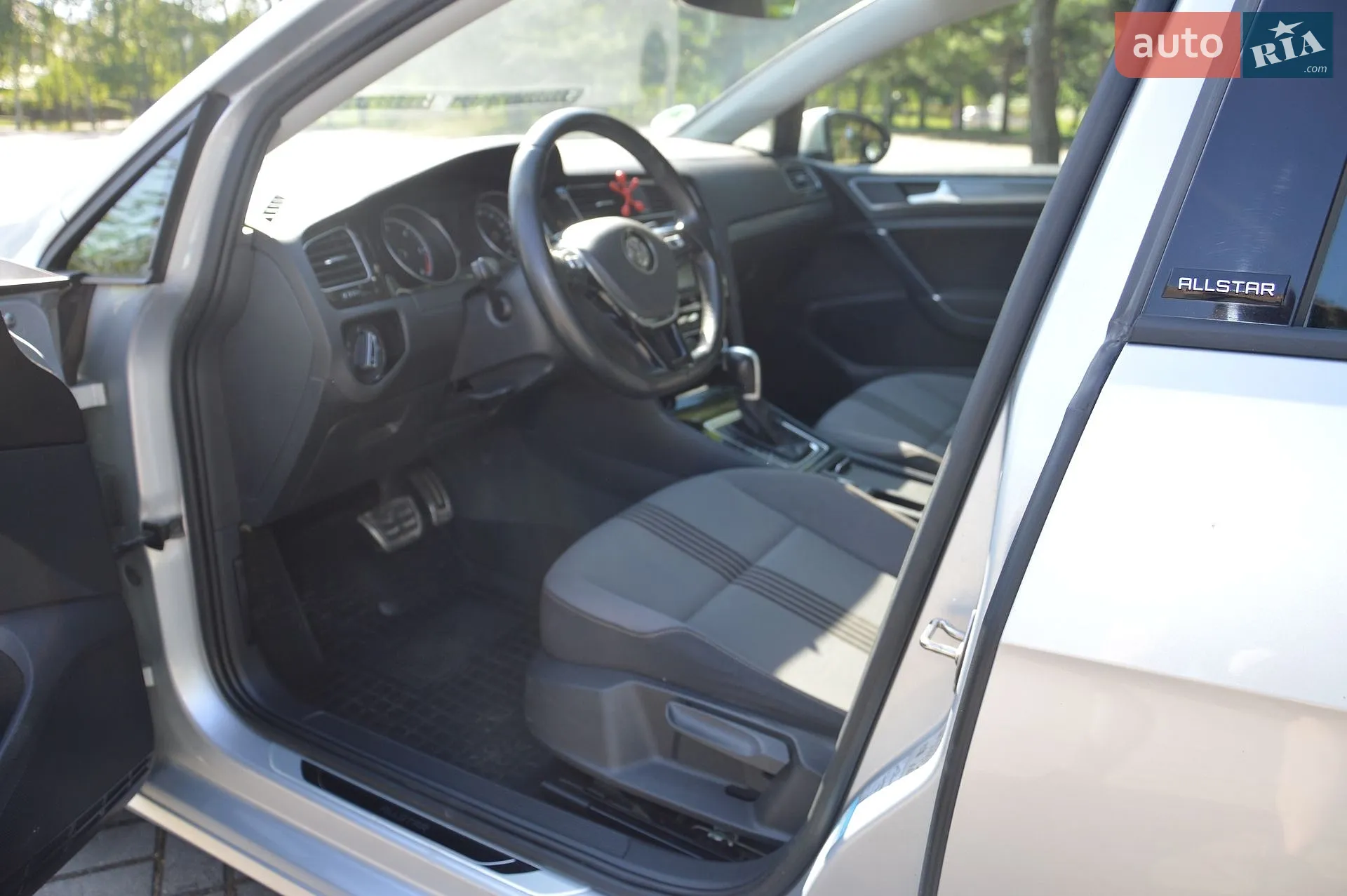 Volkswagen Golf 2016 VIN WVWZZZAUZHP552213 фото оголошення 10 з 32