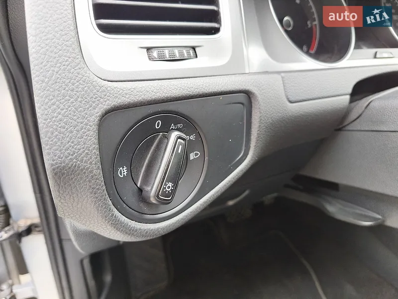 Volkswagen Golf 2015 VIN WVWZZZAUZFP588111 фото оголошення 19 з 58