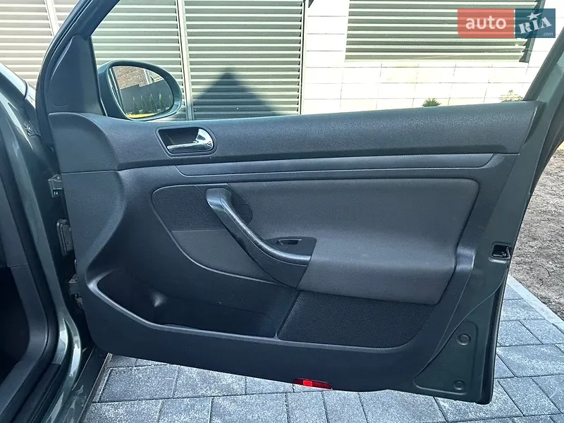 Volkswagen Golf 2004 VIN WVWZZZ1KZ4W105328 фото оголошення 32 з 71