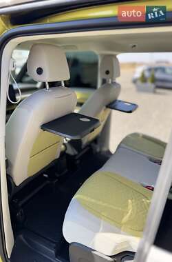 Минивэн Volkswagen I.D. Buzz 2023 в 