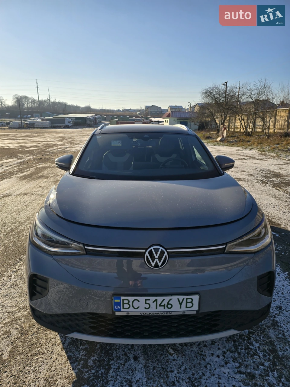 Продам Volkswagen ID4 Crozz 2023 року з оригінальним пробігом в комплектації PURE+. Заряджався від домашньої розетки. 2комплекти коліс на дисках.
2 зарядних пристрої докатка в комплекті.