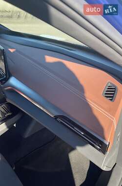 Внедорожник / Кроссовер Volkswagen ID.4 2021 в 