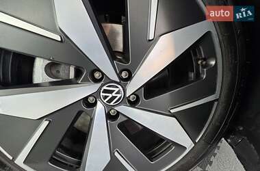 Внедорожник / Кроссовер Volkswagen ID.4 2022 в 