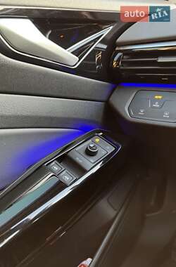 Внедорожник / Кроссовер Volkswagen ID.4 2021 в 