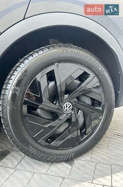 Внедорожник / Кроссовер Volkswagen ID.4 2023 в 