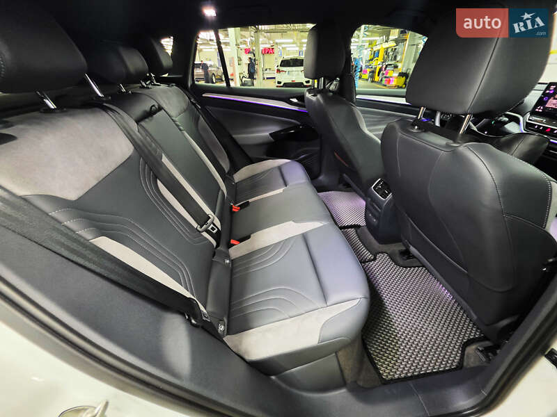 Позашляховик / Кросовер Volkswagen ID.4 2023 в Чернівцях