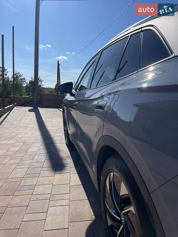 Внедорожник / Кроссовер Volkswagen ID.4 2023 в Новояворовске
