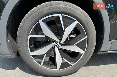 Позашляховик / Кросовер Volkswagen ID.4 2023 в 