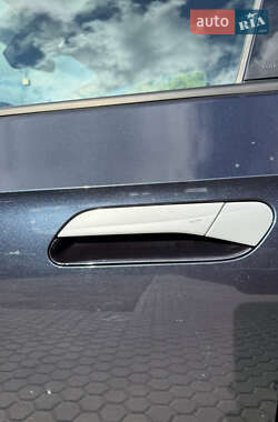 Внедорожник / Кроссовер Volkswagen ID.4 2021 в 