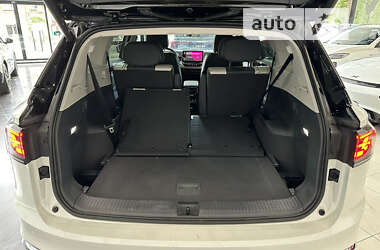 Позашляховик / Кросовер Volkswagen ID.6 Crozz 2021 в 