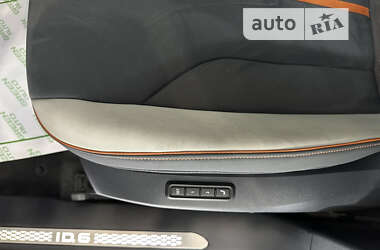 Позашляховик / Кросовер Volkswagen ID.6 Crozz 2021 в 