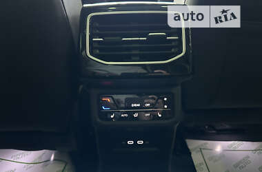 Позашляховик / Кросовер Volkswagen ID.6 Crozz 2021 в 