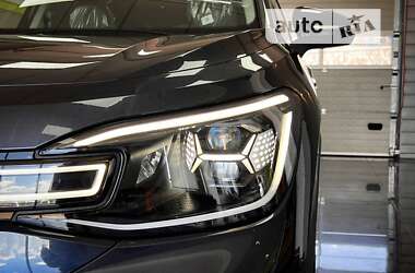 Позашляховик / Кросовер Volkswagen ID.6 Crozz 2022 в 