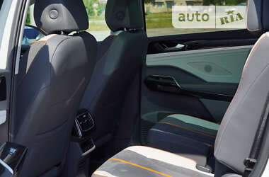 Внедорожник / Кроссовер Volkswagen ID.6 Crozz 2022 в 