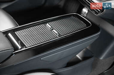 Позашляховик / Кросовер Volkswagen ID.6 Crozz 2021 в 