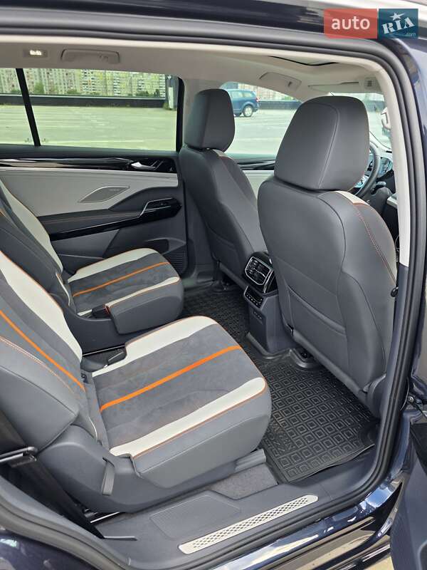 Внедорожник / Кроссовер Volkswagen ID.6 Crozz 2022 в Киеве