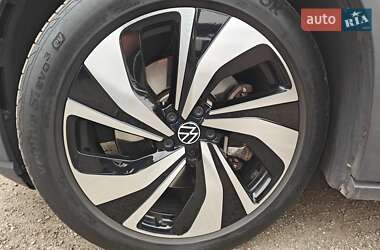 Внедорожник / Кроссовер Volkswagen ID.6 Crozz 2021 в 