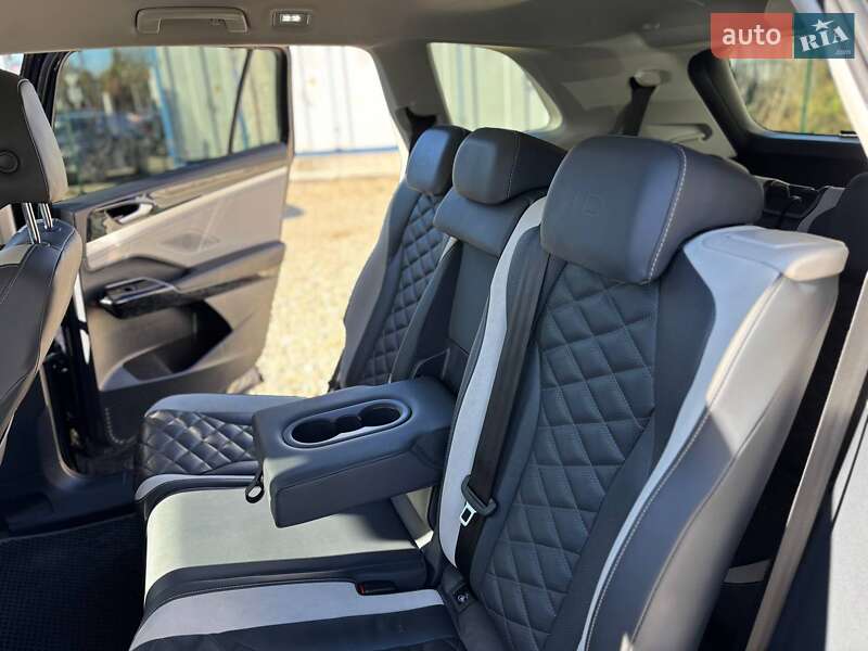 Позашляховик / Кросовер Volkswagen ID.6 Crozz 2023 в Стрию