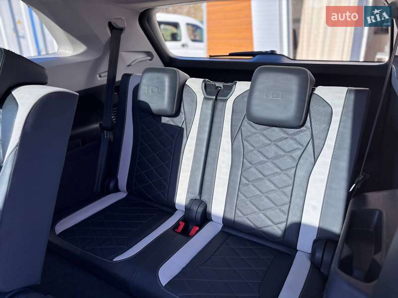 Позашляховик / Кросовер Volkswagen ID.6 Crozz 2023 в Стрию