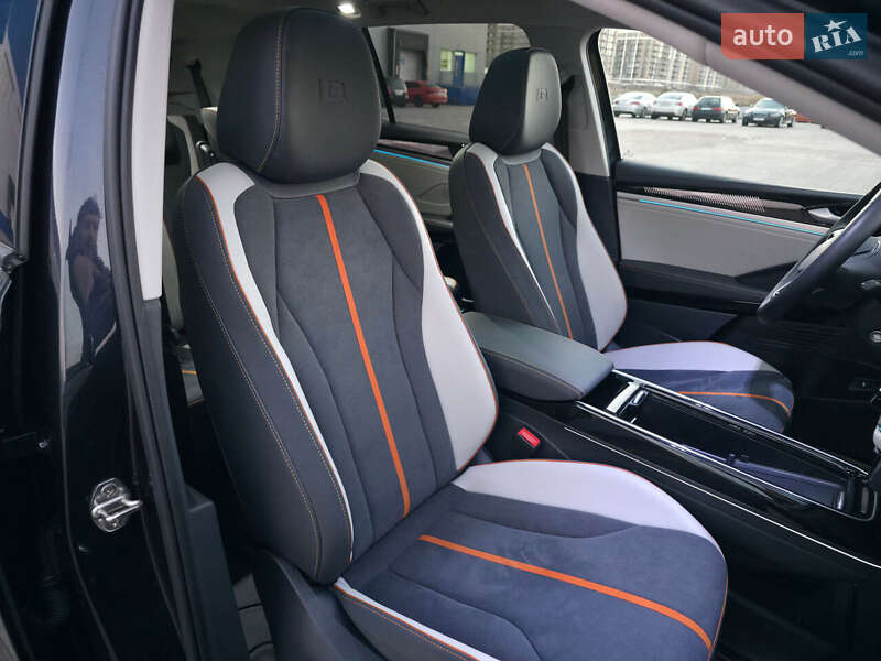 Внедорожник / Кроссовер Volkswagen ID.6 Crozz 2024 в Киеве