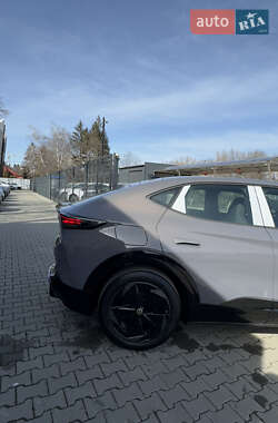 Позашляховик / Кросовер Volkswagen ID. UNYX 2024 в 