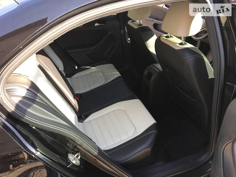 Седан Volkswagen Jetta 2016 в Львові