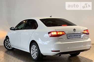 Седан Volkswagen Jetta 2016 в 