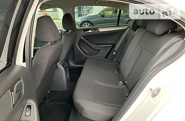 Седан Volkswagen Jetta 2016 в 