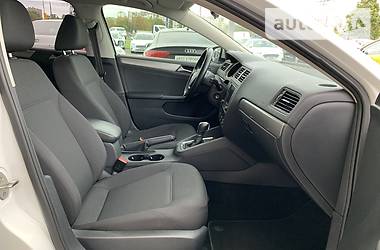 Седан Volkswagen Jetta 2016 в 
