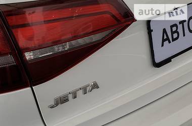 Седан Volkswagen Jetta 2016 в 